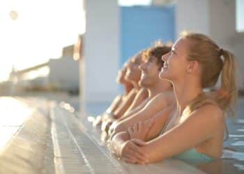 pexels-olly-4 leuke waterspelletjes voor studenten tijdens de zomer