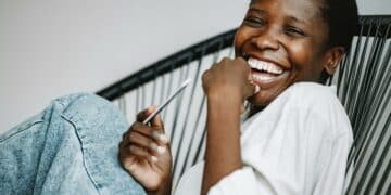 pexels-roman-odintsov-4 tips voor een betaalbare zomeroutfit voor studenten