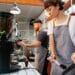 pexels-tim-douglas-jeunes employés qui travaillent-Comment trouver un job étudiant dès la rentrée