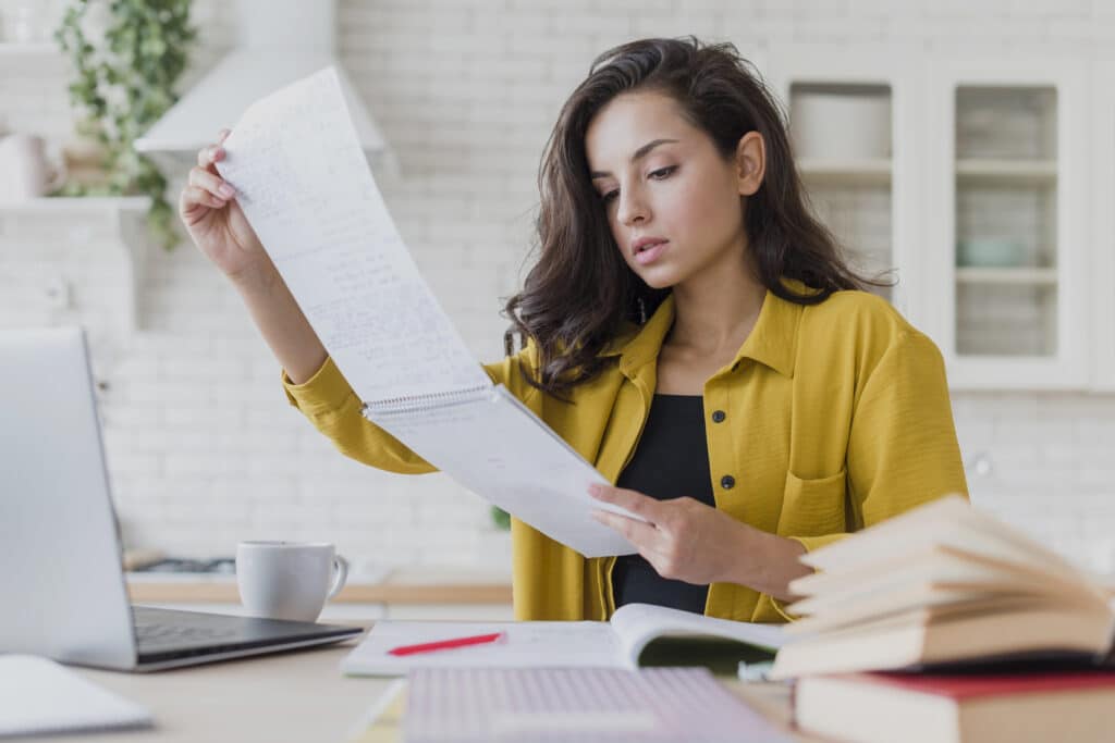 freepik - Les 5 démarches à faire à la fin de tes études