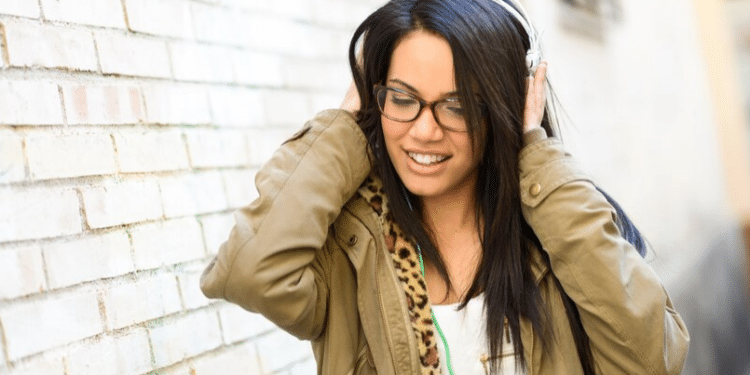 freepik - Les 6 meilleurs casques et écouteurs pour tes études