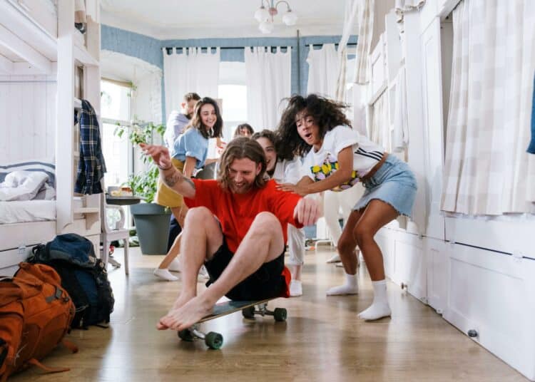 pexels-cottonbro - 6 memes qui vont te rappeler que tes colocs sont uniques