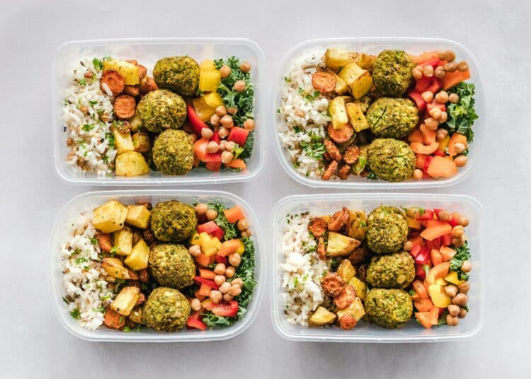 pexels-ella-olsson-boite hermétique avec un repas dedans-7 idées de plats pour aller en cours