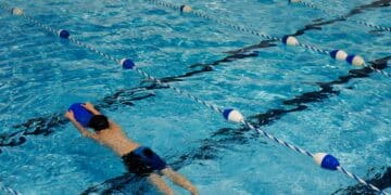 pexels-jamalyahyayev-4 voordelen van zwemmen voor studenten