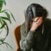 pexels-liza-summer-jeune étudiante triste-c'est quoi le burn-out étudiant
