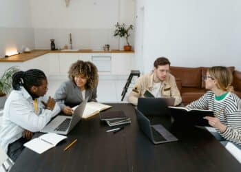 pexels-mart-production-4 manieren om je als student te verfrissen tijdens de zomer