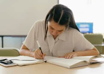 pexels-mikhail-nilov-5 manieren om als student om te gaan met prestatiedruk tijdens de tweede zit