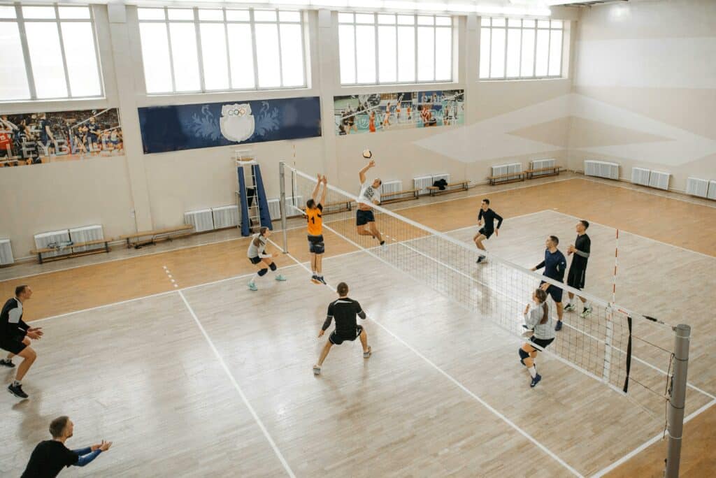 pexels-pavel-danilyuk-match de volleyball en salle-Top 6 des sports les plus complets pour bouger