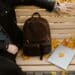 pexels-polina-kovaleva-sac à dos sur un banc avec un étudiant en automne-Comment garder le moral quand l’automne arrive