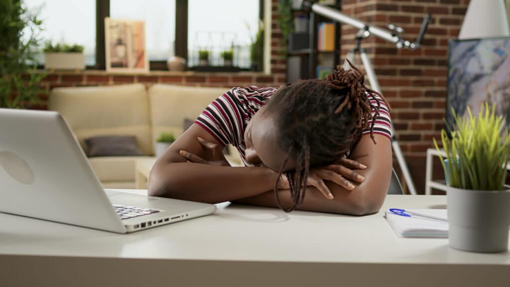 freepik - 4 redenen waarom het oké is om soms lui te zijn als student