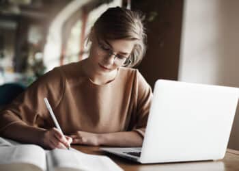 freepik - 5 dingen die je moet weten voor je een studiebeurs aanvraagt