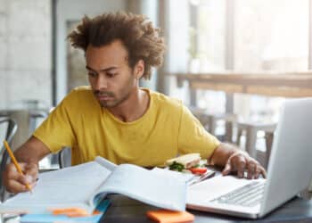 freepik - 5 redenen om als student voor een banaba (bachelor 60) te kiezen