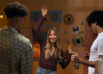 Qu’est-ce qui empêche les étudiants francophones en Belgique d’être eux-mêmes en soirée ?