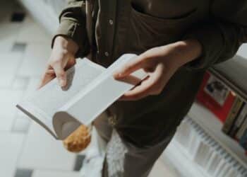 pexels-cottonbro-5 manieren om lange lesdagen leuker te maken als student