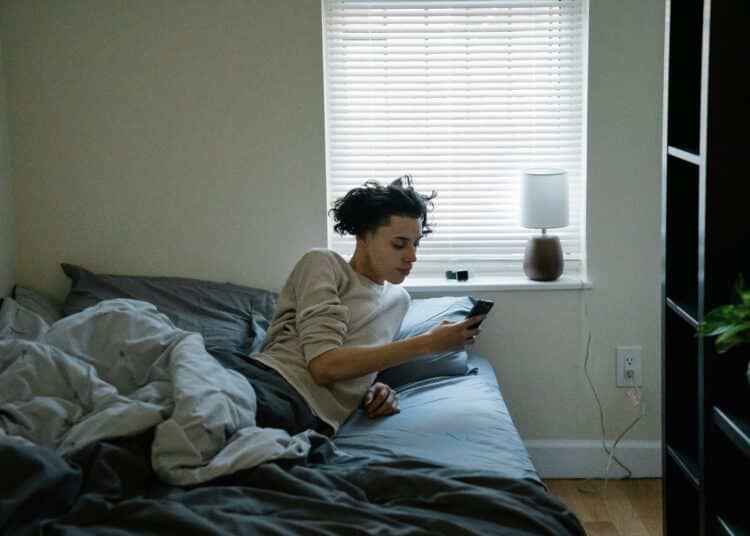 pexels-eren-li - Si ces 5 memes te parlent, c'est que tu connais les lendemains de soirée difficiles