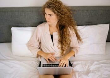 pexels-yankrukov-4 redenen waarom studenten hun slaapkamer of kot moeten ventileren