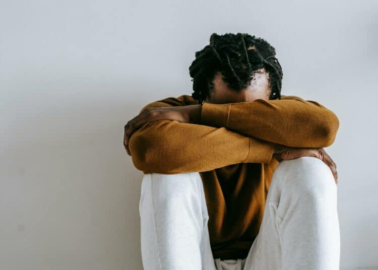 pexels-alex-green-homme triste qui réfléchit-Remettre en question son choix d'études, comment y remédier