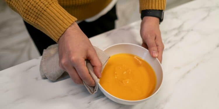 pexels-cottonbro-bol de soupe au potiron-3 recettes d’automne à faire au kot