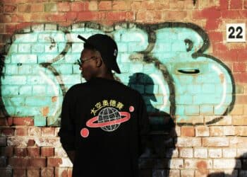 6 streetwear items voor studenten tijdens de herfst