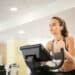 pexels-olly- femme faisant du vélo - Comment garder un rythme constant à la salle de sport ? .jpg