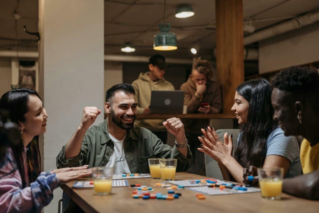 pexels-pavel-danilyuk-6-indoor-herfstactiviteiten-voor-studenten-scaled.jpg