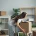 pexels-silverkblack-femme-deballe-cartons-Comment-rendre-son-kot-vivant-a-petit-prix--scaled.jpg