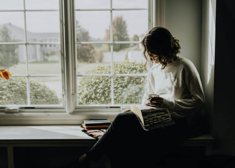 unsplash-kelly-sikkema - 6 moments que tu vis durant le blocus en période de fêtes