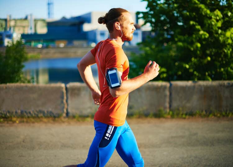 Bon plan étudiant : comment obtenir une réduction étudiante chez HOKA ?