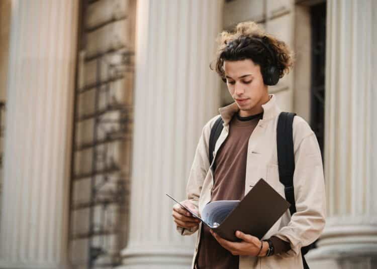 pexels-armin-rimoldi - Si t'as pas assez étudié pour tes examens, ces 5 memes sont pour toi