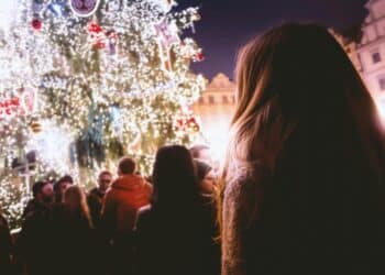 pexels-jeshoots-5 activiteiten voor studenten op een kerstmarkt