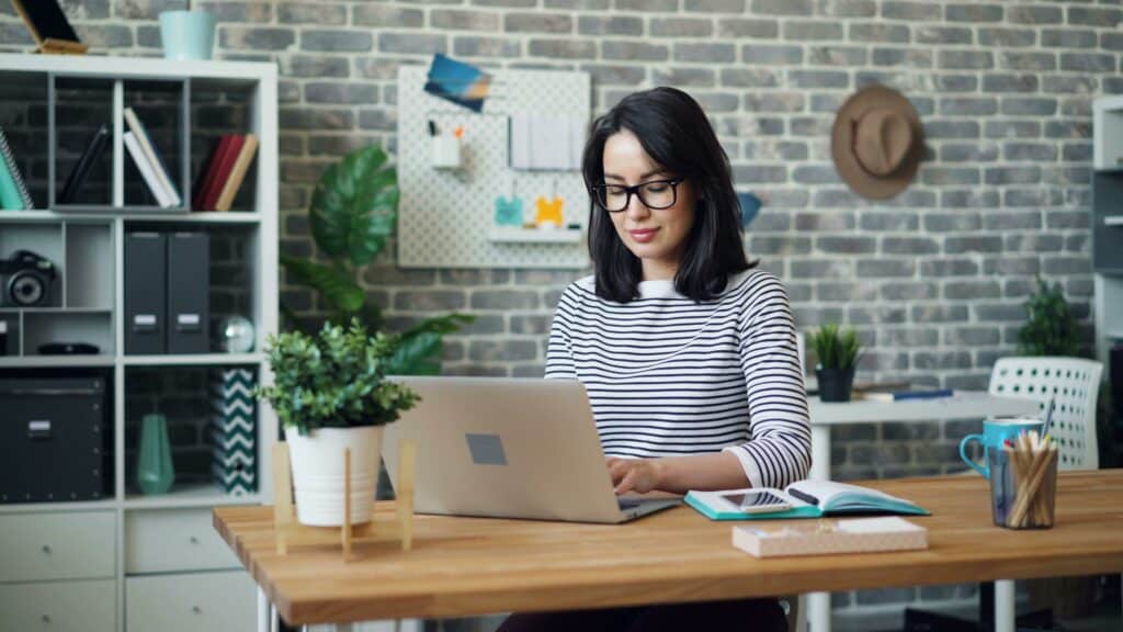 Tu termines bientôt tes études et tu ne te sens pas encore prêt à rentrer dans le monde du travail ?
