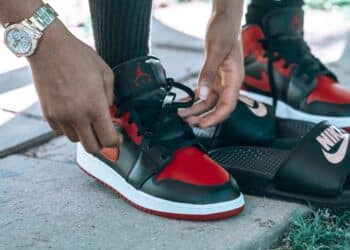 pexels-styves-exantus-4 stijlen om de veters van je schoenen te strikken als student