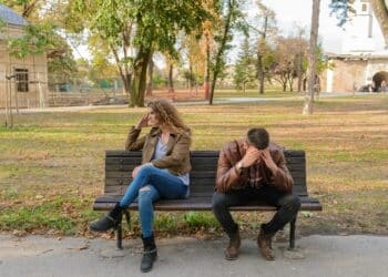 pexels-vera arsic- homme et femme en dispute - Les jeunes ont-ils de plus en plus peur de se mettre en couple ?.jpg