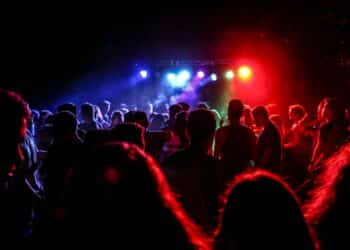 pexels-maorattias-6 onmisbare items voor studenten tijdens het uitgaan (1)