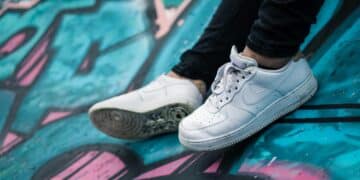 pexels-pluyar-4 wintersneakers voor studenten