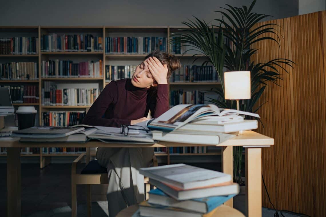 pexels-ron-lach-5 tips voor studenten om hun bureau netjes te houden