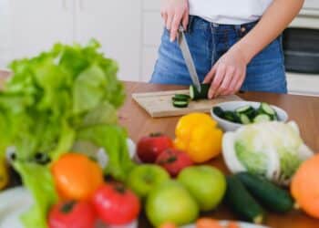 pexels-shvetsa-planche de cuisine avec des couleurs - Comprendre les termes de cuisine quand on est étudiant