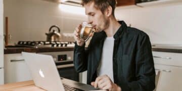 pexels-vlada-karpovich-5 warme drankjes voor studenten tijdens de examens