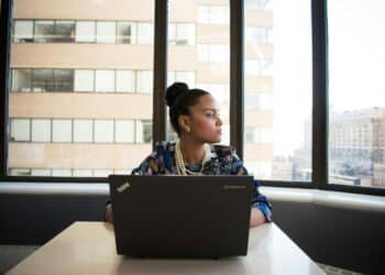 pexels-divinetechygirl-4 nadelen van een stage bij je studentenjob