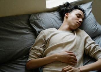 pexels-eren-li-étudiant qui fait une sieste à son kot-7 astuces pour faire des siestes efficaces quand on est étudiant