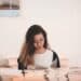 pexels-streetwindy - étudiante qui lit - Comment utiliser la technique Pomodoro