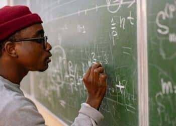 pexels-yankrukov-4 voordelen van mathematisch studeren