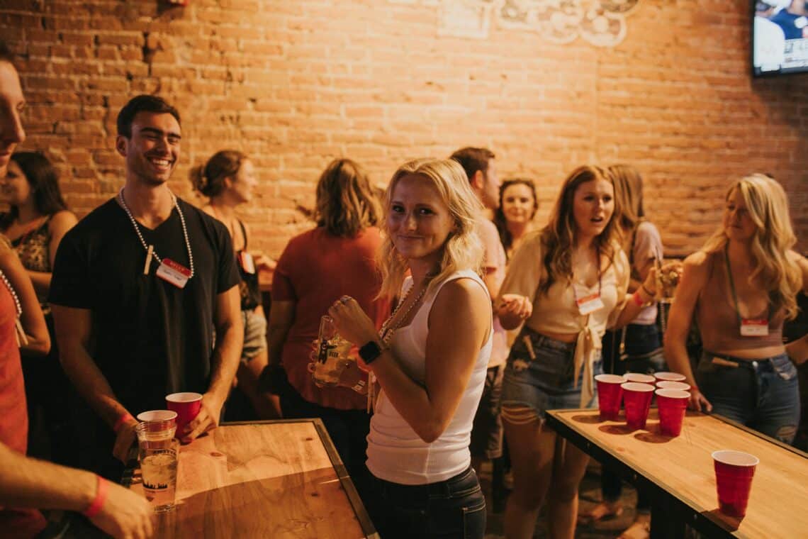 De beste studentenbars in brussel voor goedkope pintjes en onvergetelijke avonden