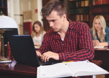 Bon plan étudiant : comment obtenir une réduction étudiante chez Grammarly ?