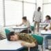 Pexels-Andy-barbour-étudiant endormi en classe - Pourquoi ne pas négliger son sommeil quand on est étudiant ?