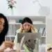 Pexels-Kaboompics-Trois femmes mais une essaye de se concentrer - TDAH ? Pas de stress, voici nos astuces simples pour réussir tes études