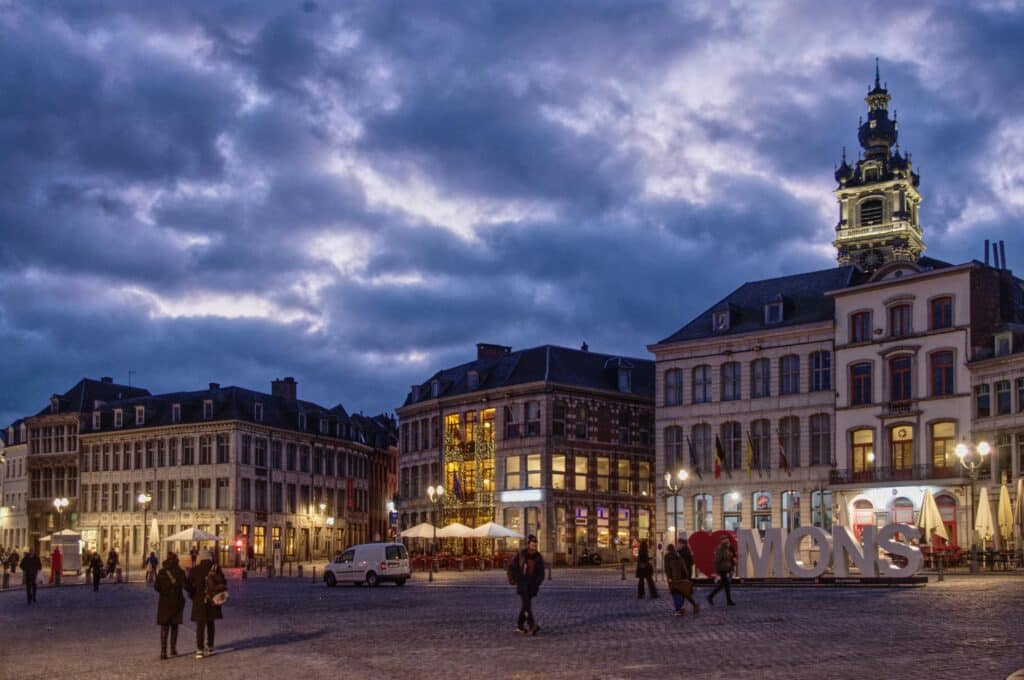 pexels-emmanuel-codden-grand-place-de-mons-Pourquoi-faire-le-Doudou-a-Mons-quand-on-est-etudiant