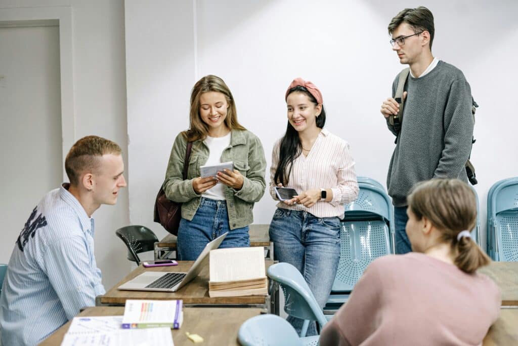 Étudiant actif et solidaire : la 28ᵉ simulation du Parlement jeunesse t’offre de la voix.