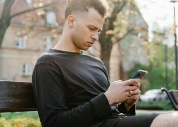 pexels-mart-production-5 tips om als student om te gaan met FOMO