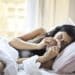 pexels-olly-étudiante qui est malade et qui se mouche au lit-7 façons de t’occuper si tu es cloué au lit